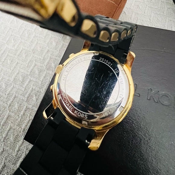 Michael Kors Oversized Runway Gold-Tone Chronograph Watch – 40mm – Box main image 7